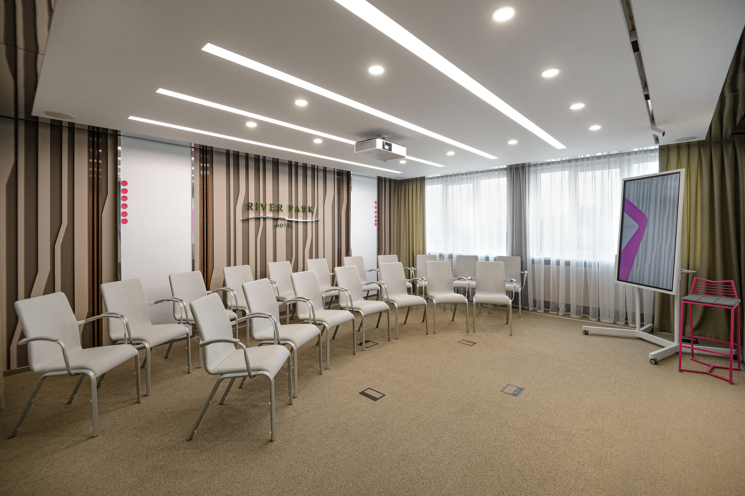 Залы для проведения конференций, семинаров и тренингов для компаний до 100 человек